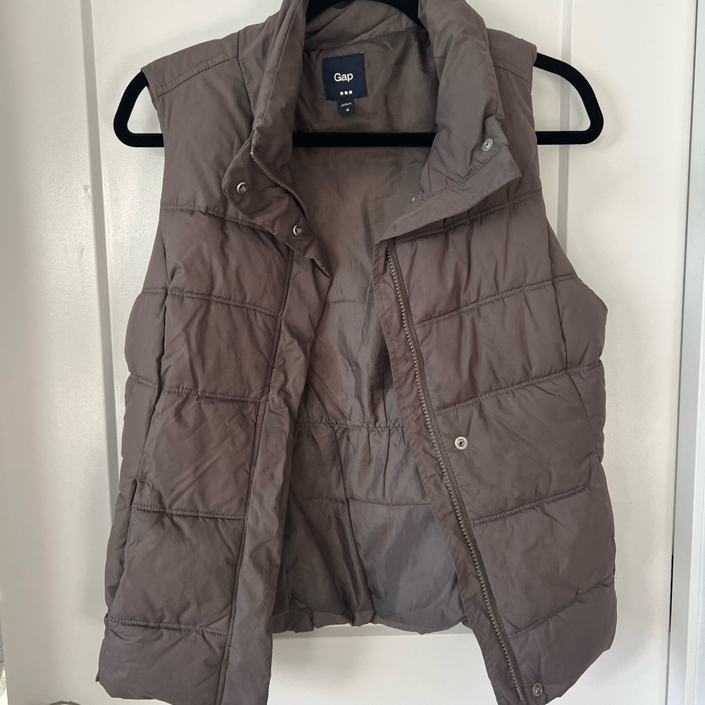 Gap vest